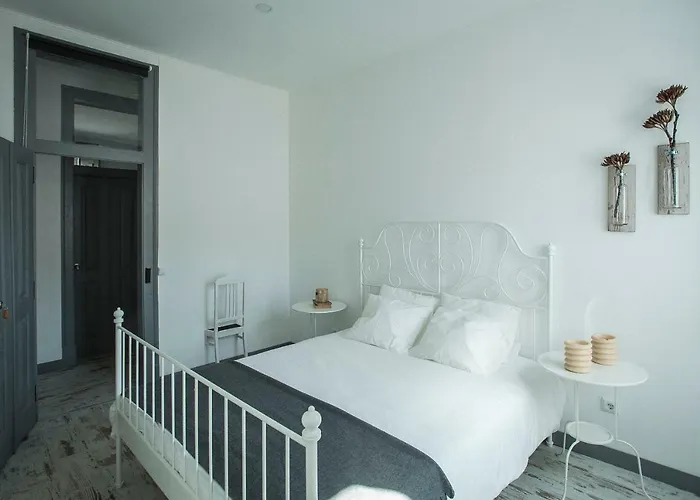 Casa Velha 3* אלנקר